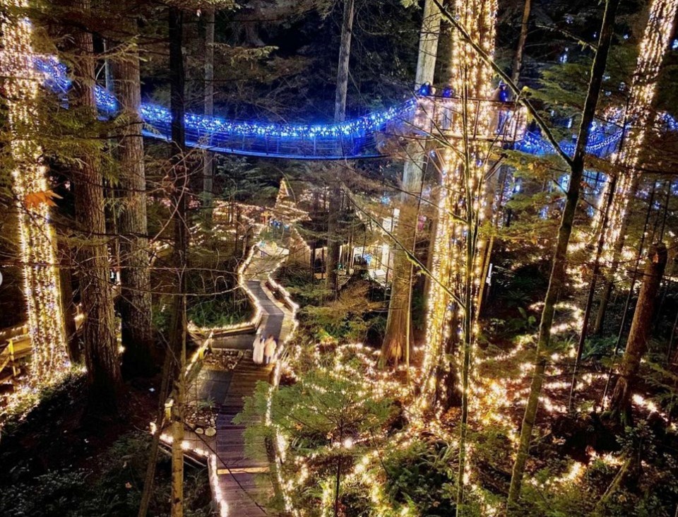 CAPILANO CAYON LIGHTS Y PICO DE NAVIDAD EN GROUSE MOUNTAIN, VANCOUVER